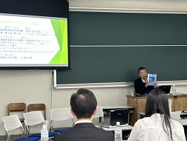 元滋賀大学国際交流機構の寅野滋先生の講演