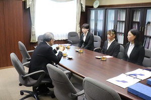 学長との懇談の様子